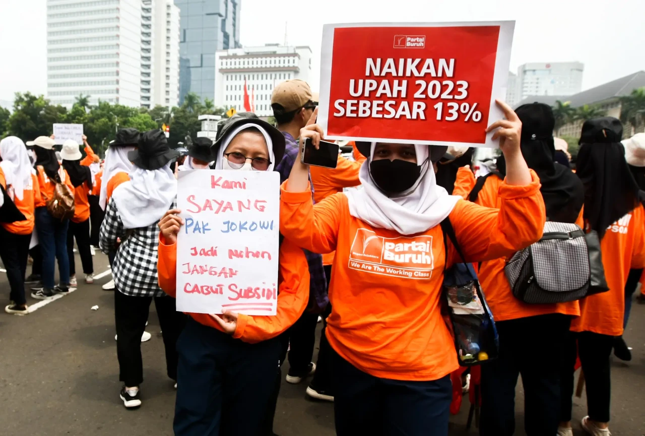 Usung 6 Tuntutan, Ribuan...