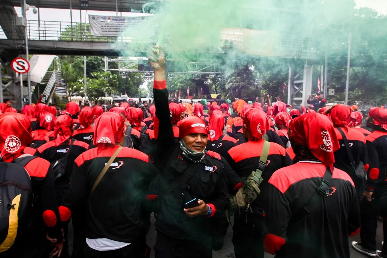 Usung 6 Tuntutan, Ribuan...
