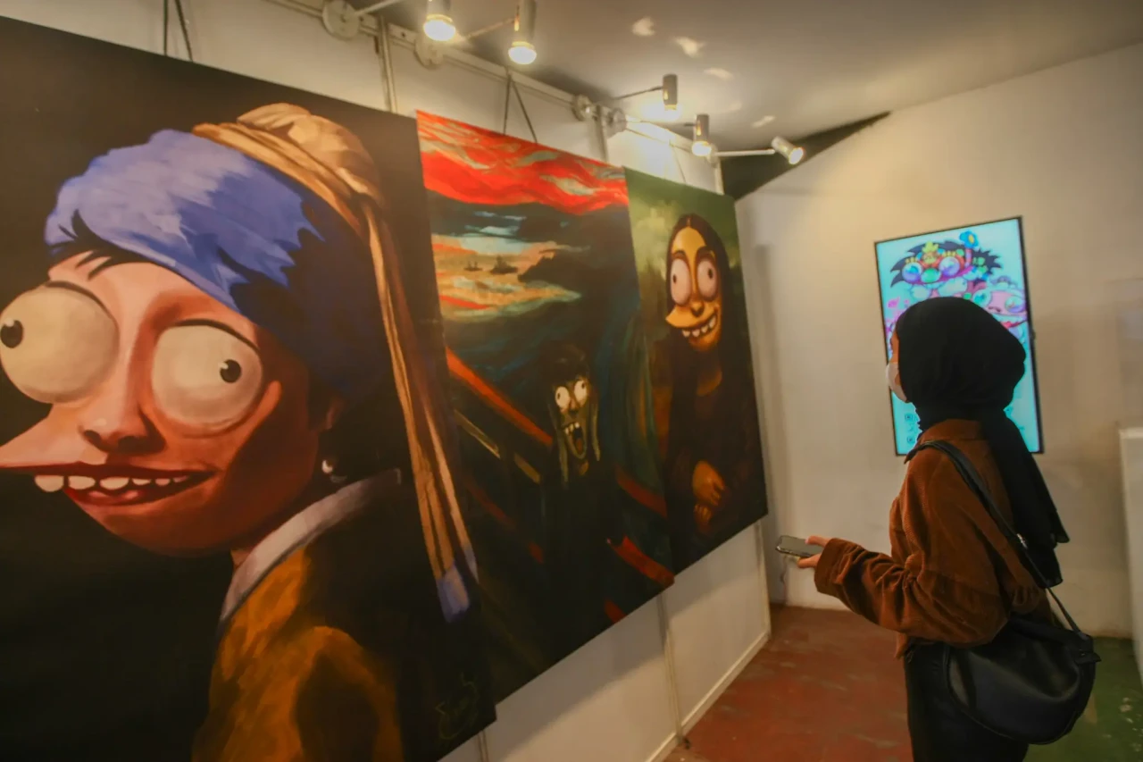 Melihat Pameran Mbloc...