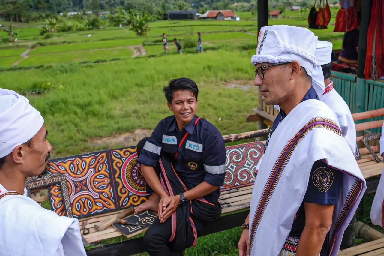 Kunjungi Mamasa, Sandiaga...