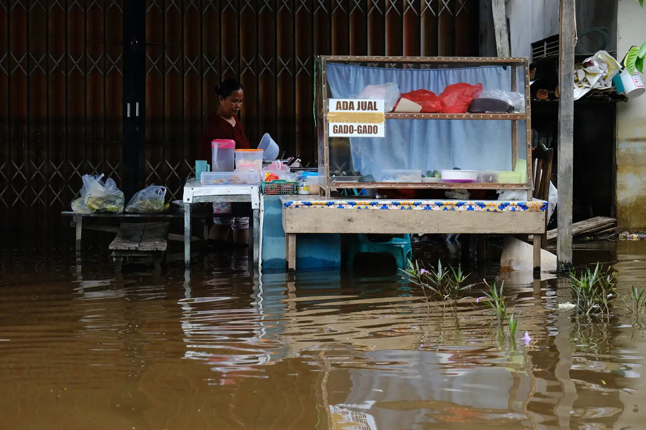 Banjir Setinggi 2 Meter...