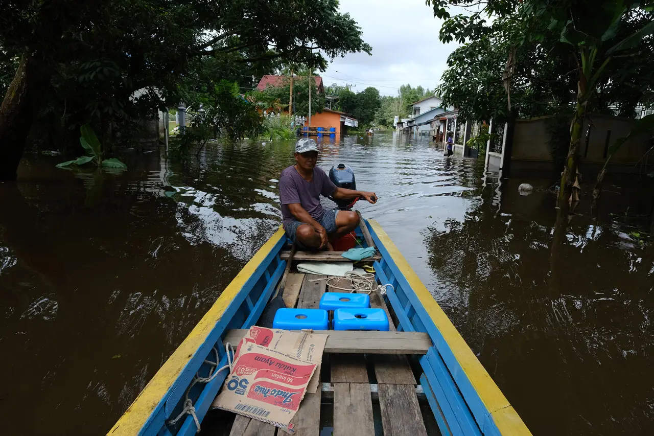 Banjir Setinggi 2 Meter...