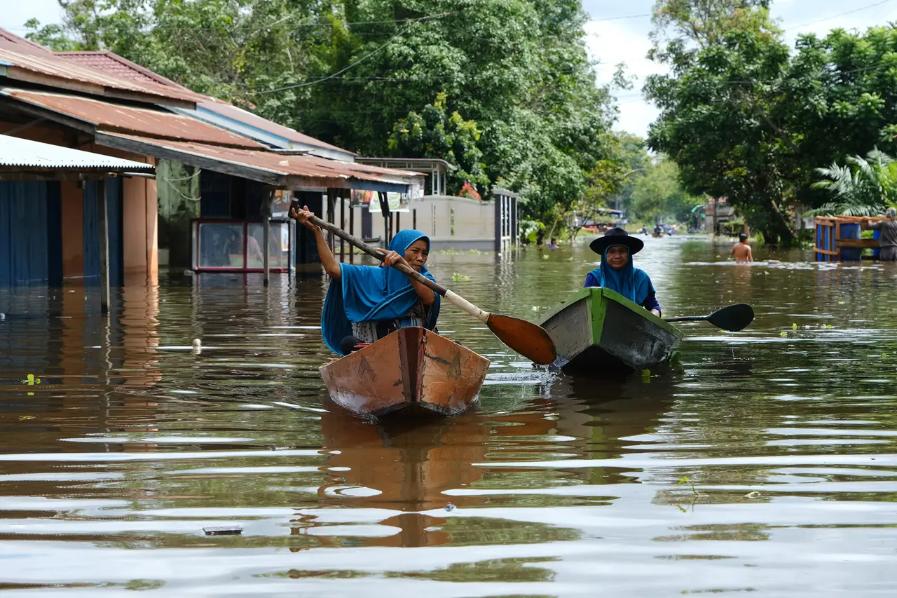 Banjir Setinggi 2 Meter...
