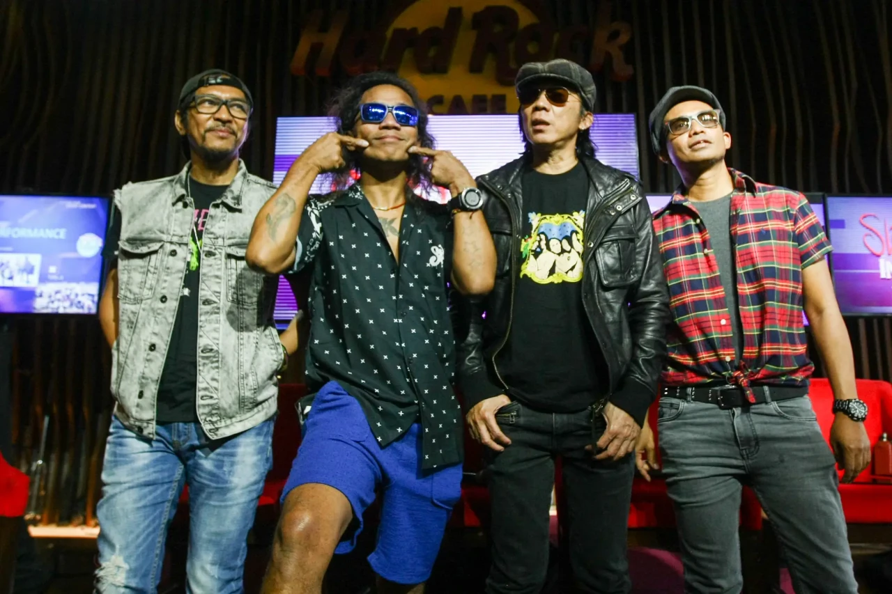 Rayakan 39 Tahun Bermusik,...