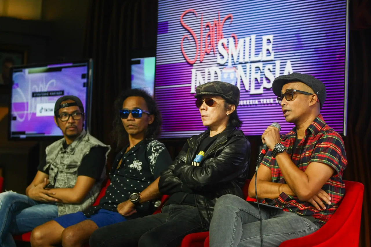 Rayakan 39 Tahun Bermusik,...