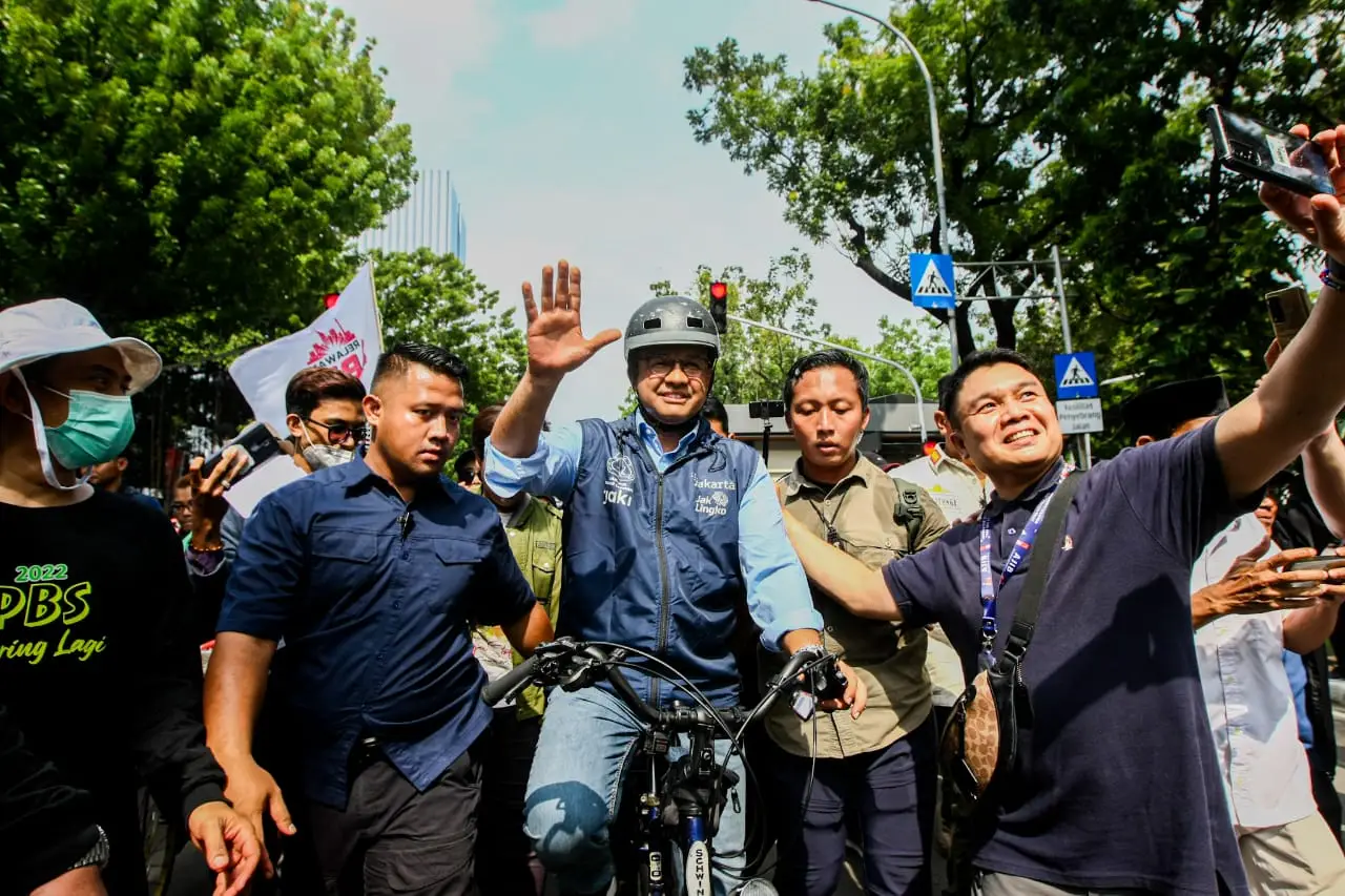 Senyum Anies Baswedan...