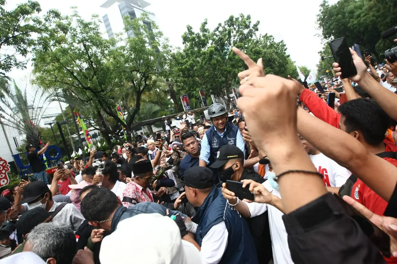 Senyum Anies Baswedan...