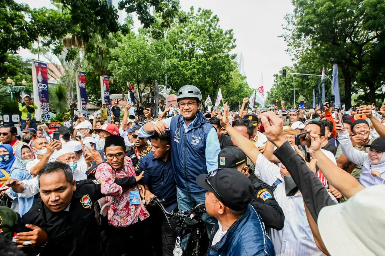 Senyum Anies Baswedan...