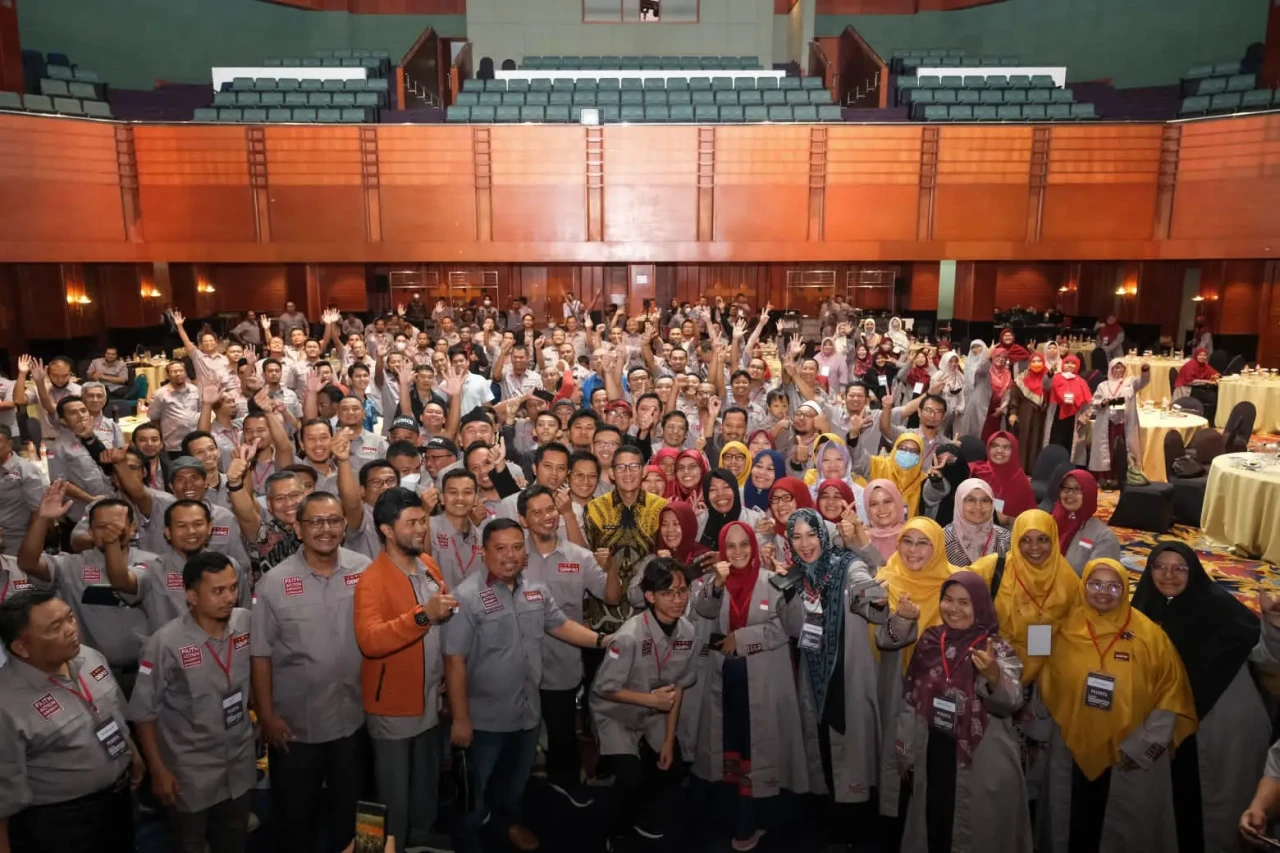 Sandiaga Uno Berikan...