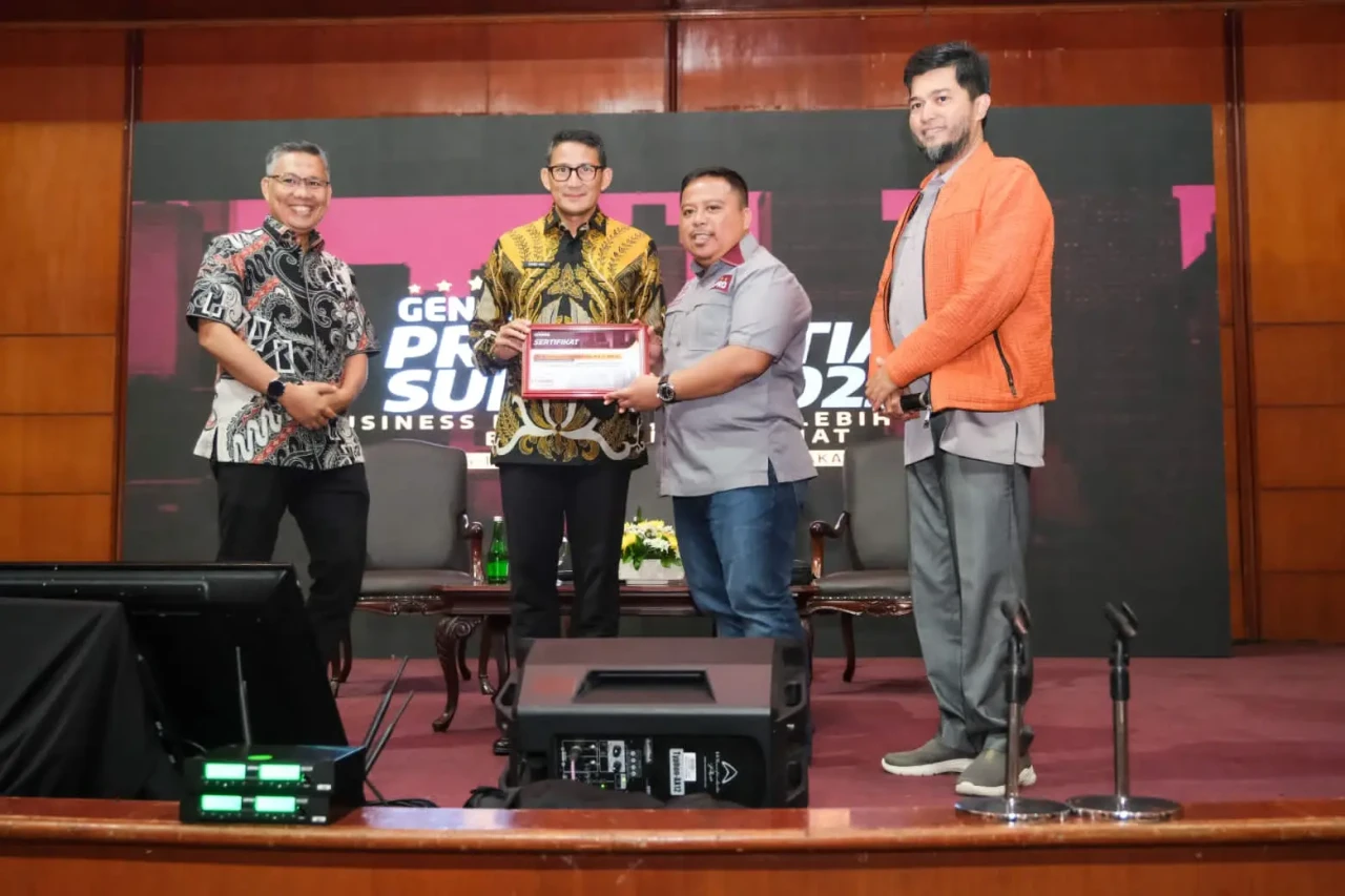 Sandiaga Uno Berikan...