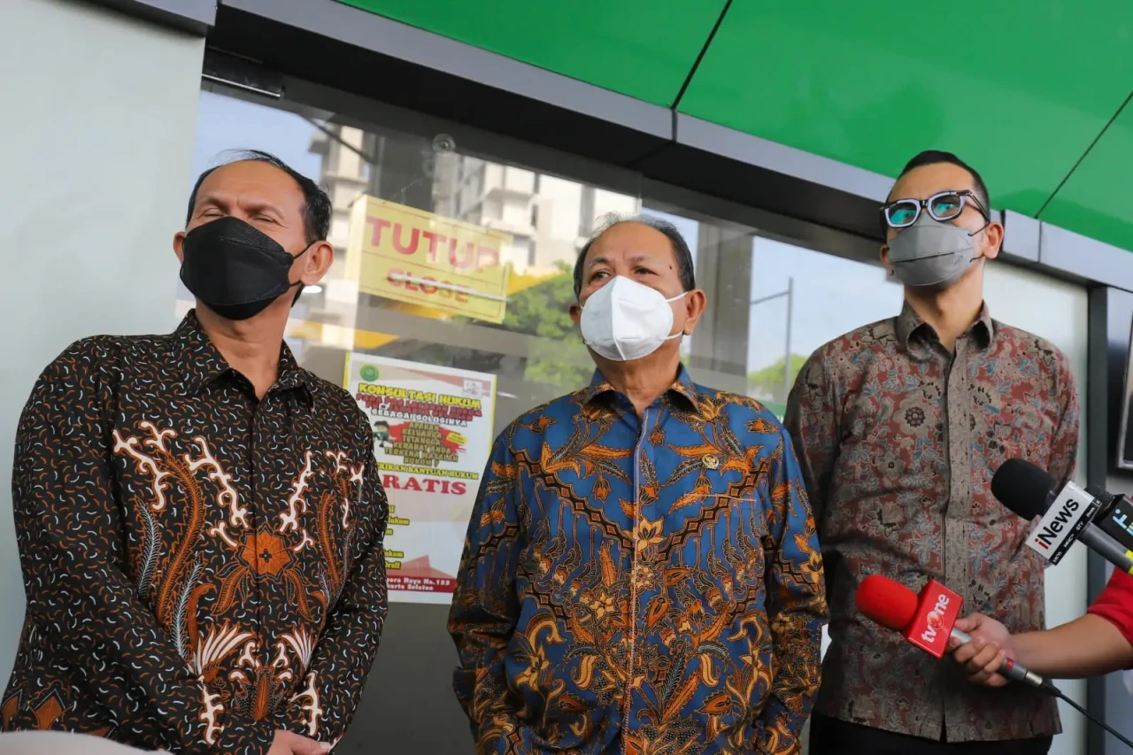 Tiba di PN Jaksel, Komisi...