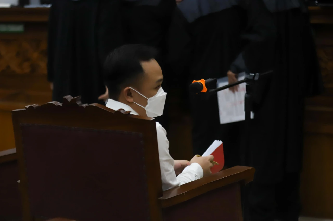 Ricky Rizal Jalani Sidang...