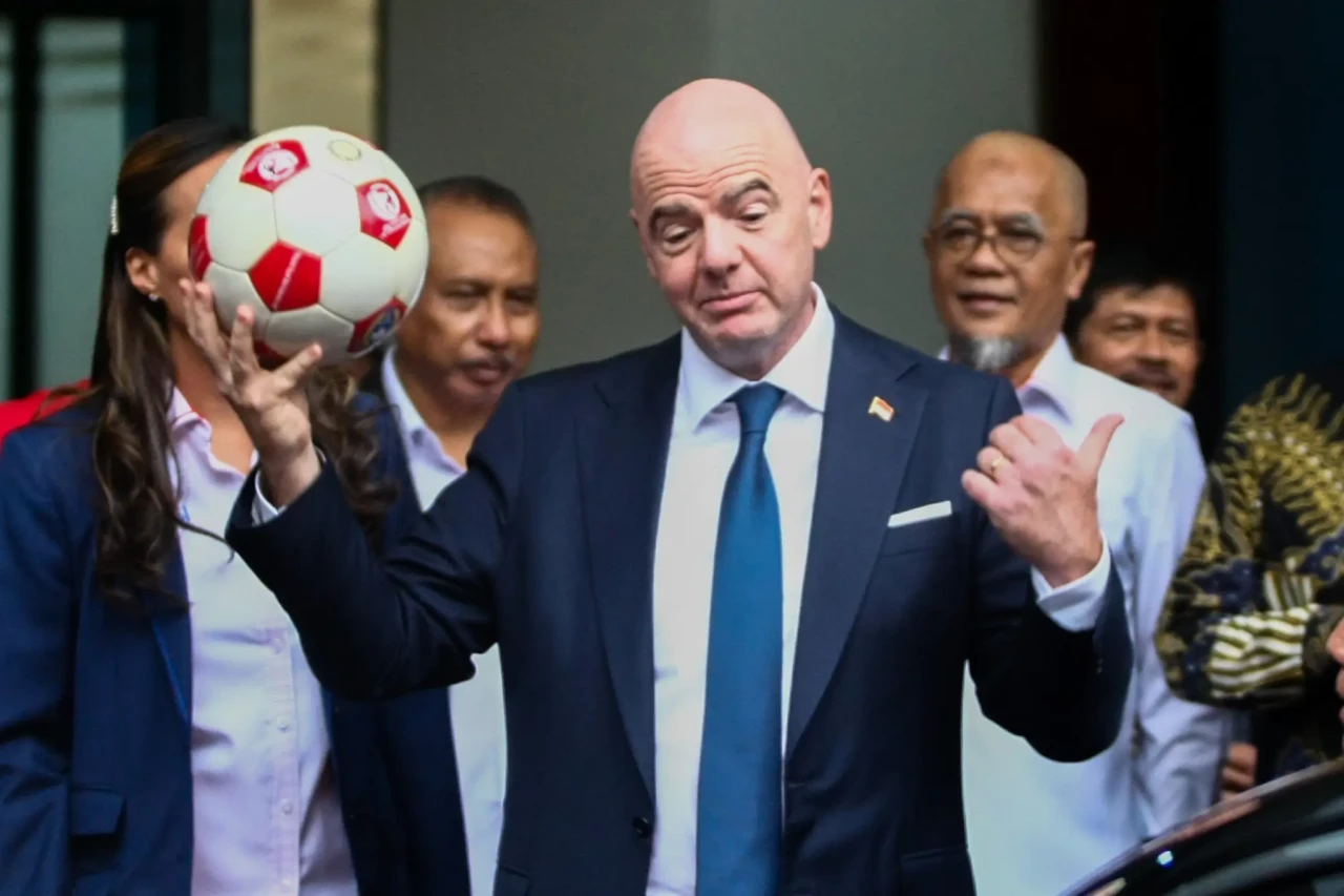 Presiden FIFA Gianni...