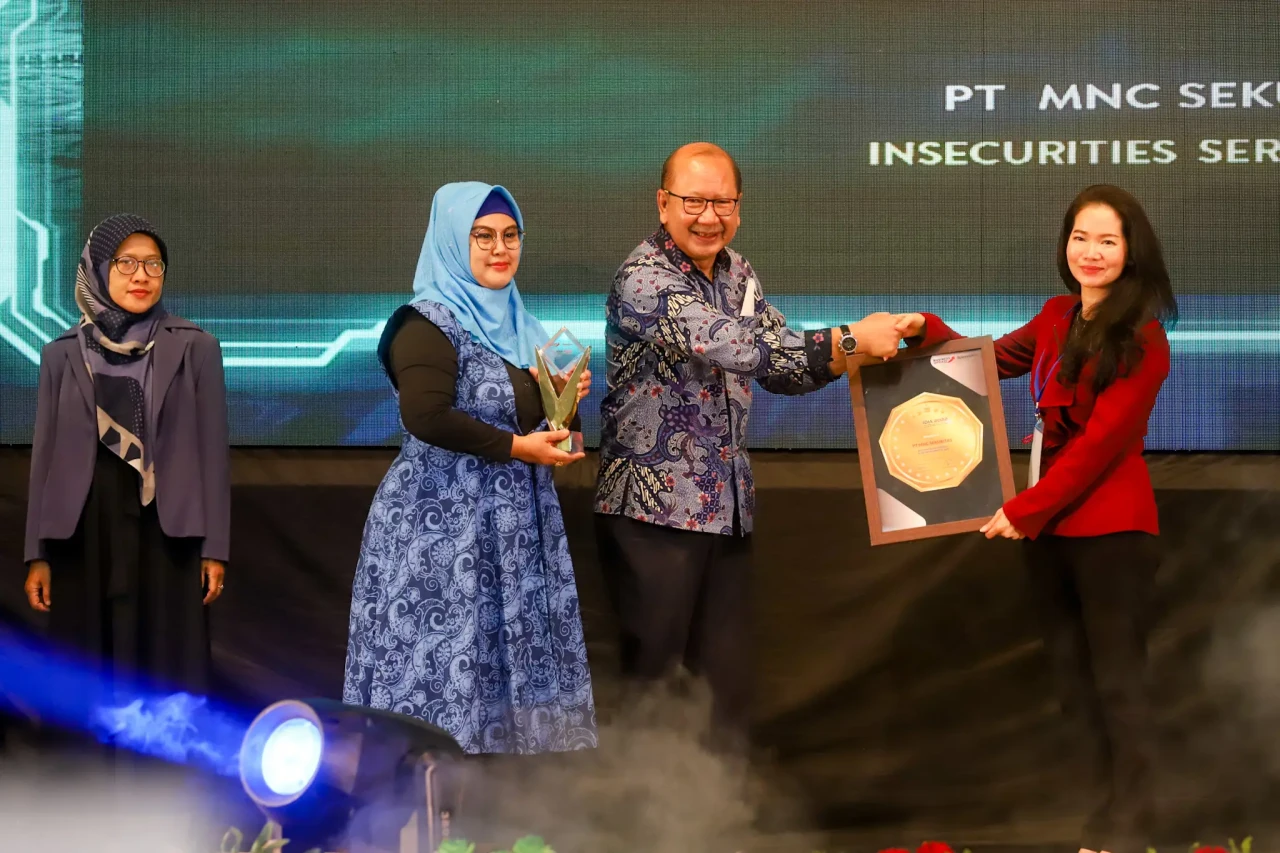 MNC Sekuritas Raih Penghargaan...