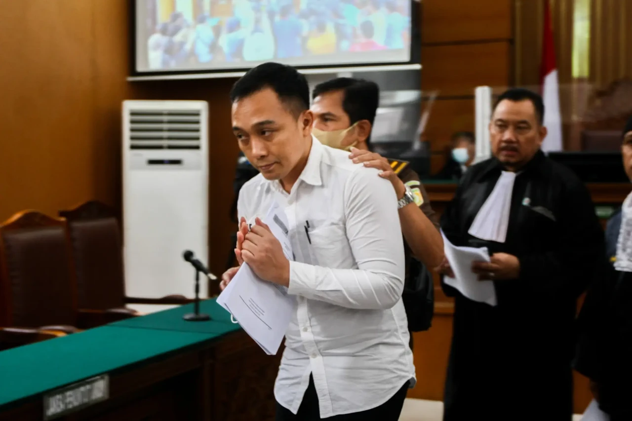 Ricky Rizal Minta Bebas...