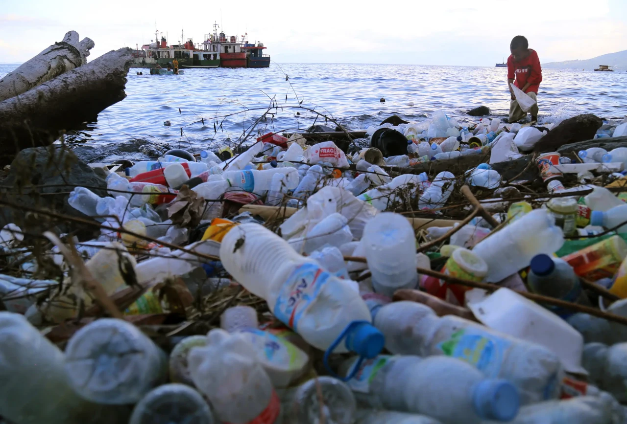 Sampah Plastik Cemari...