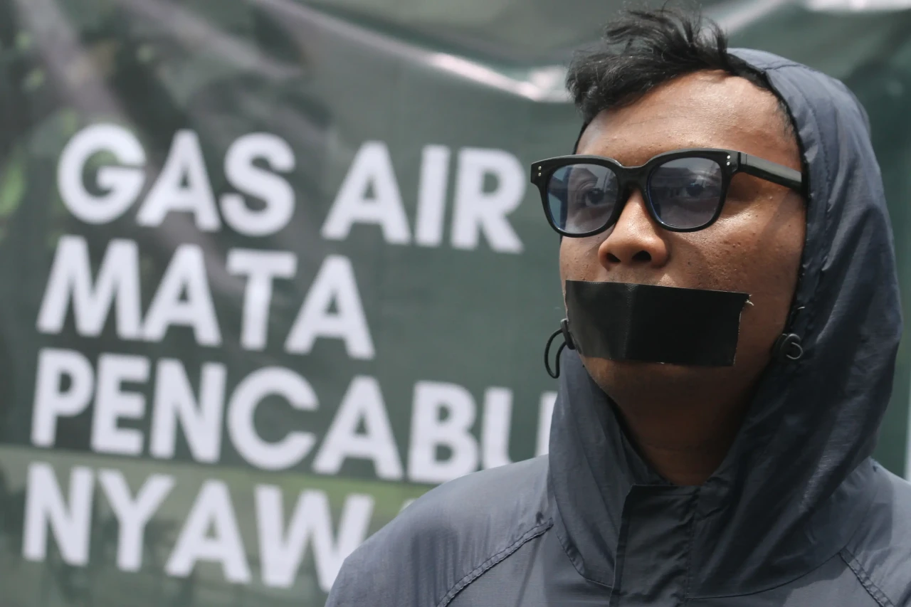 Unjuk Rasa Menuntut...