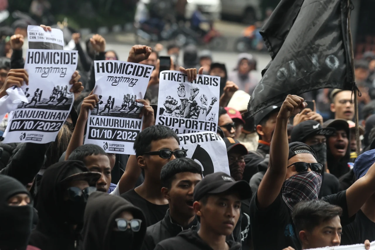 Unjuk Rasa Menuntut...