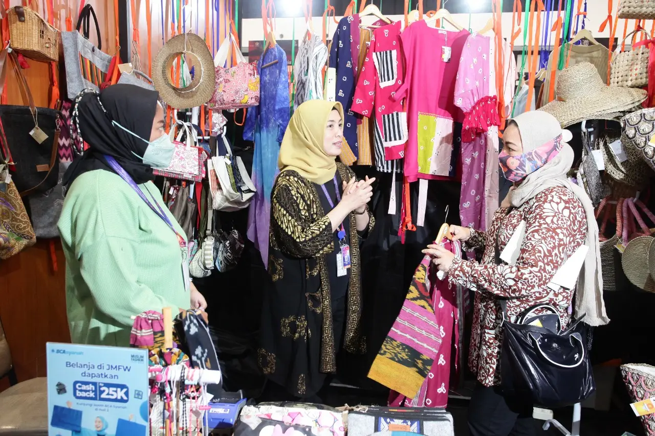 BCA Syariah Hadir di...