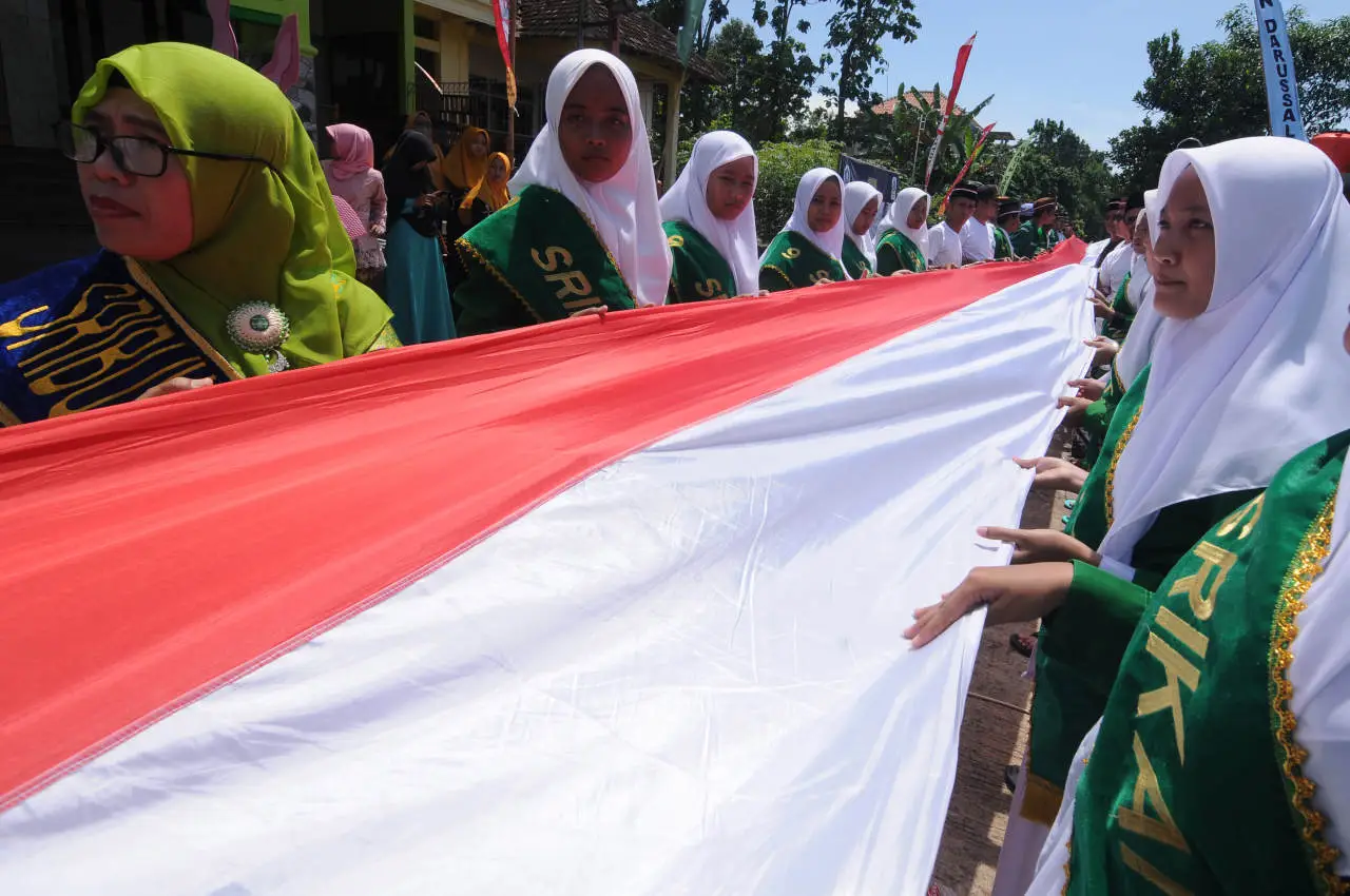 Kirab Merah Putih Hari...