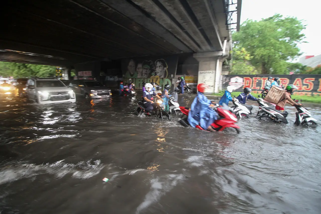 Banjir Rendam Kawasan...