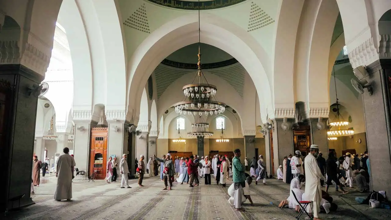 Mengunjungi Masjid Quba...