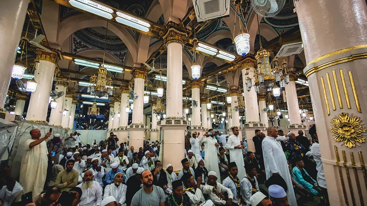 Ziarah Makam Nabi Muhammad...
