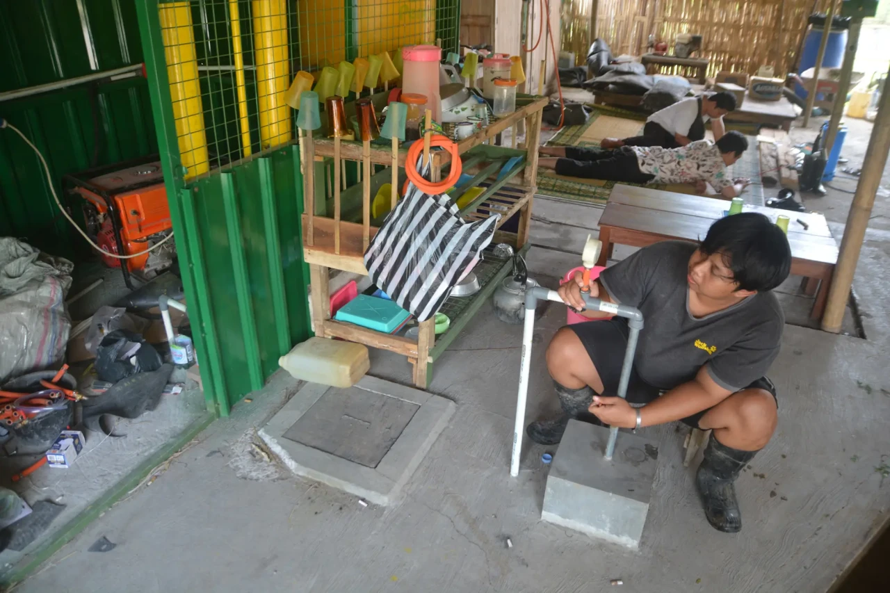 Biogas Menerangi Kampung...