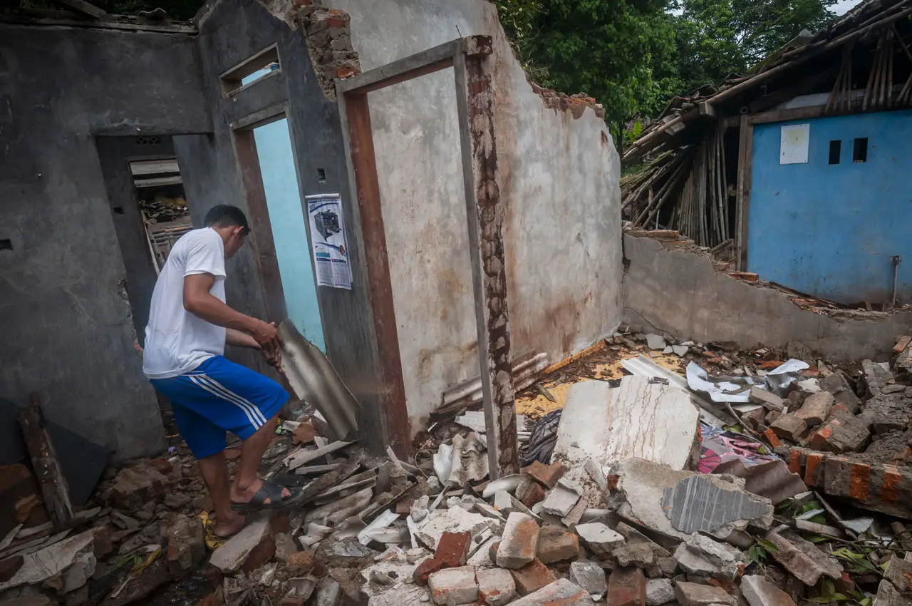 Rumah Rusak Akibat Angin...