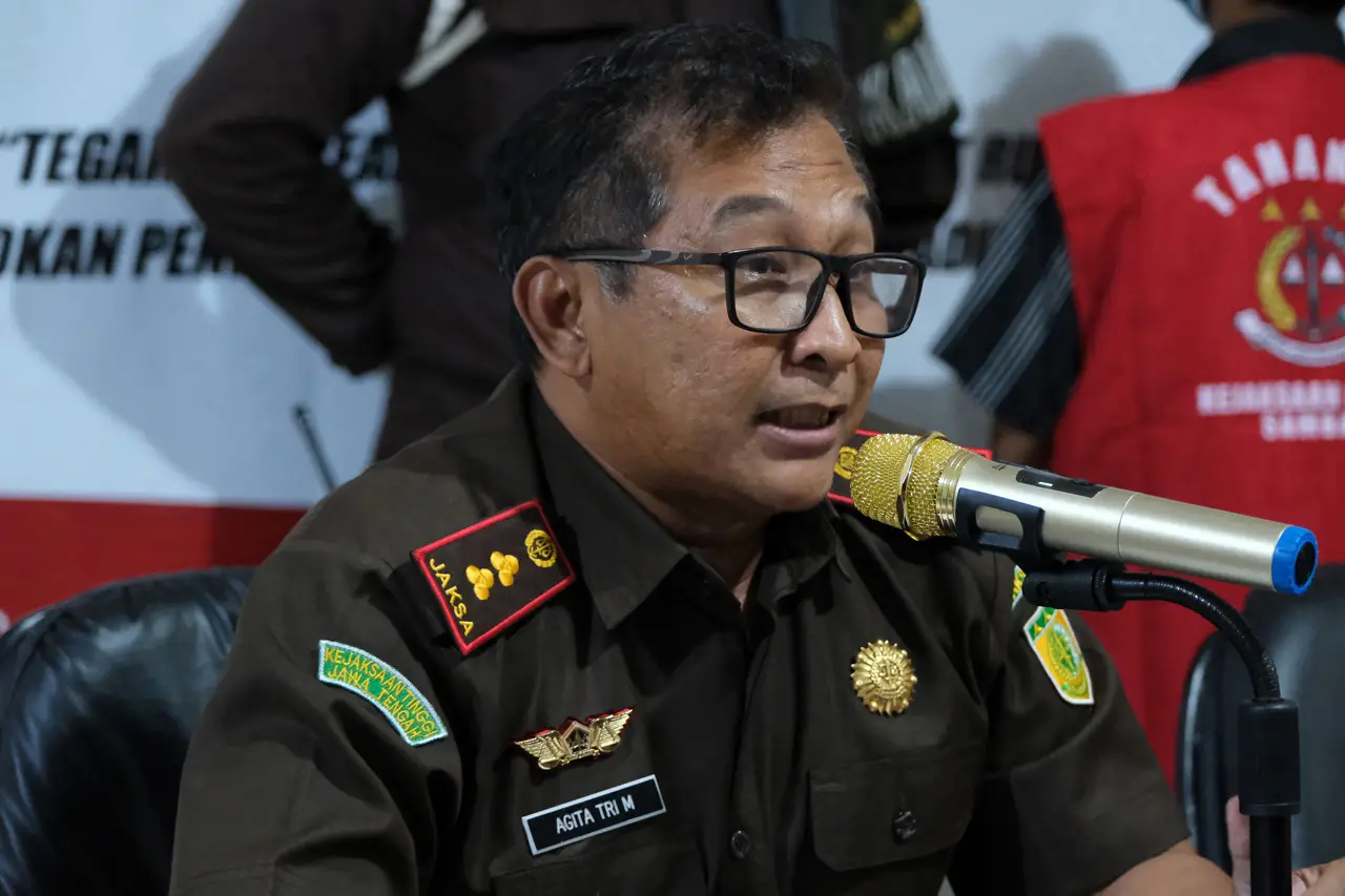 Kejati Kalbar Tangkap...