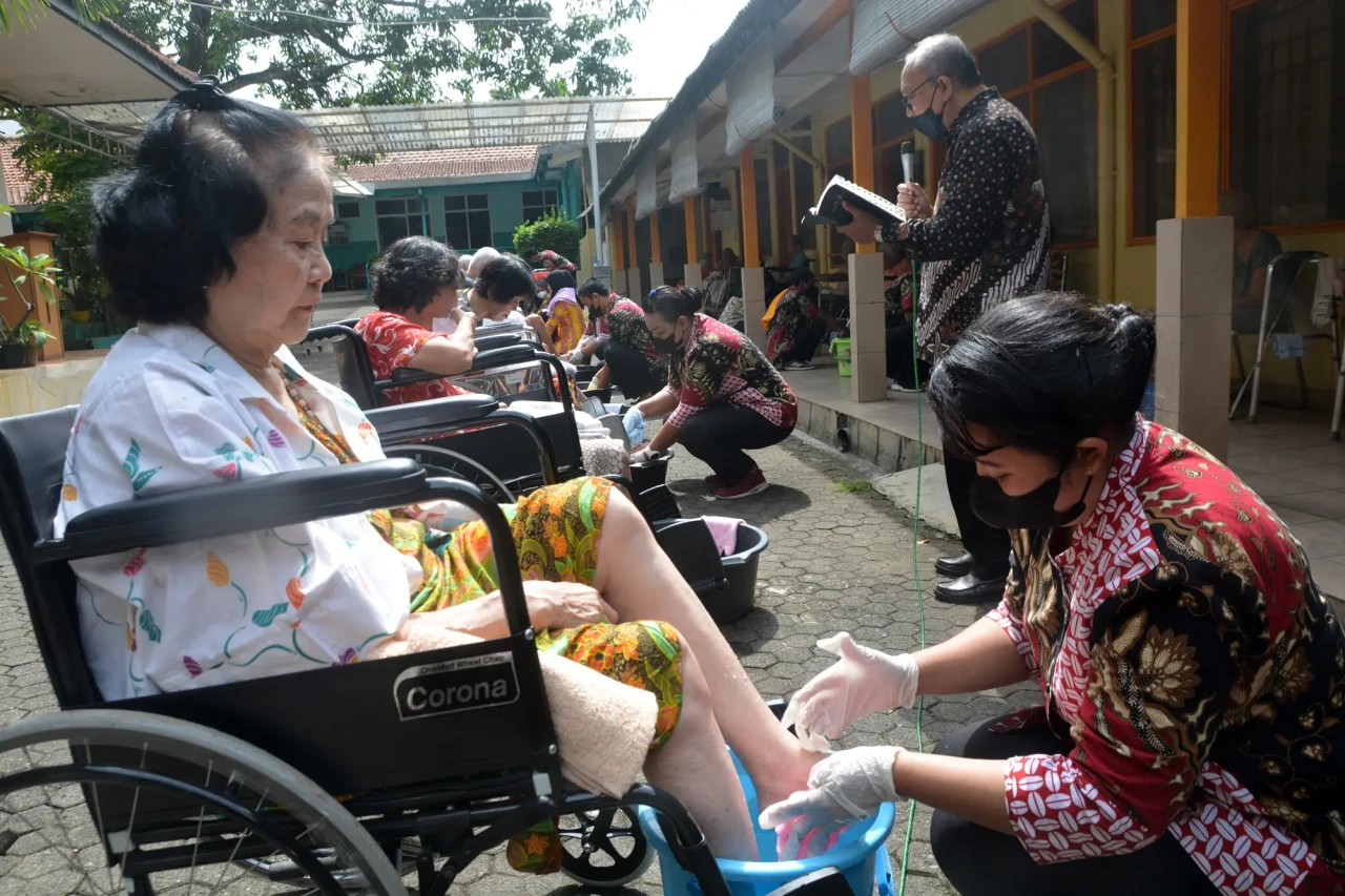 Momen Haru Karyawan...