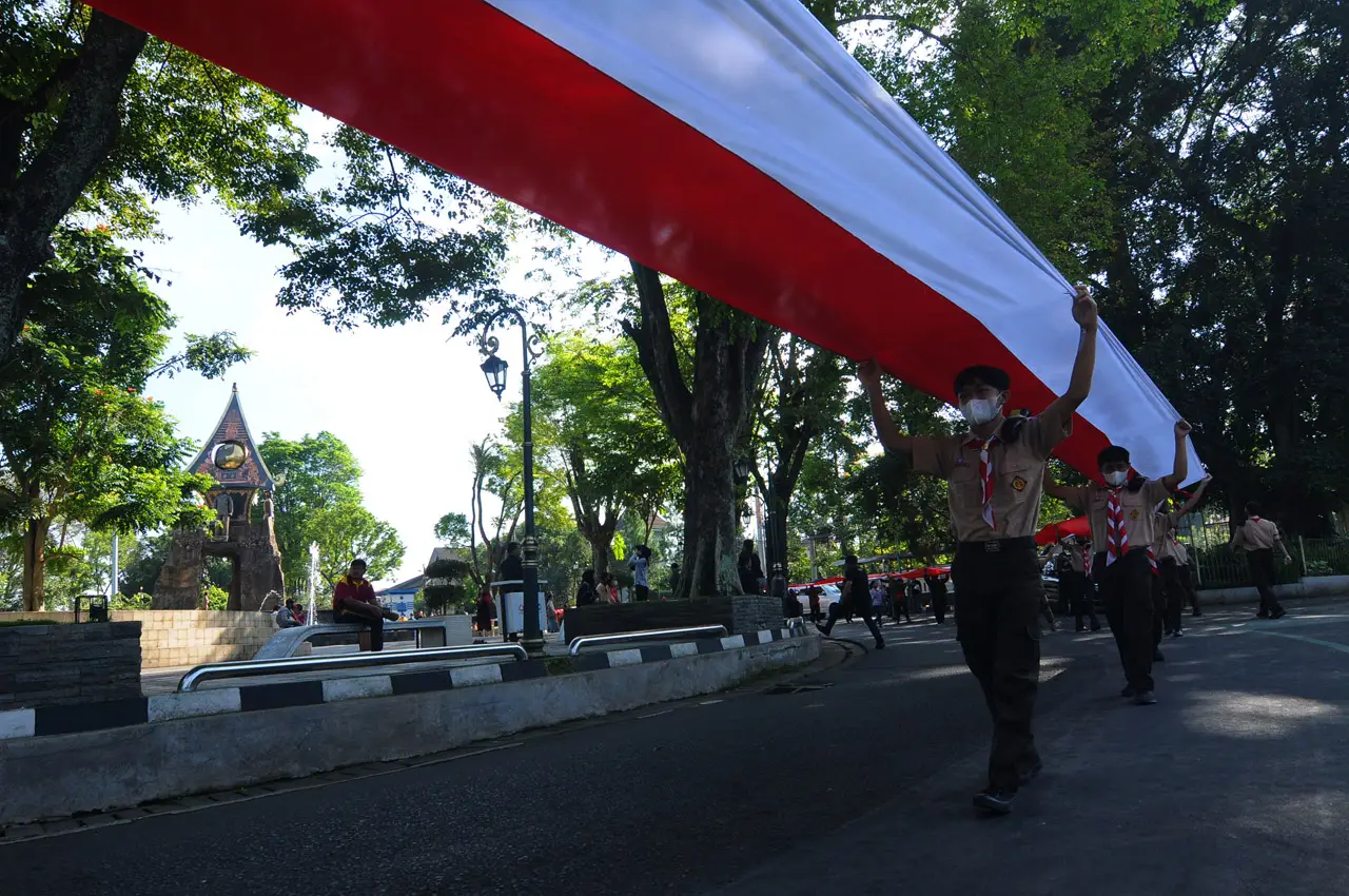 Kirab Merah Putih Hari...