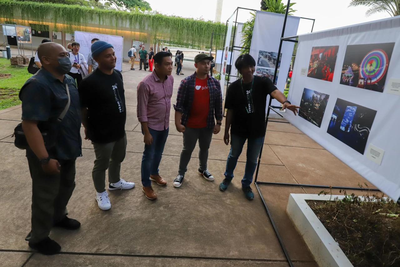Pameran Foto Rekam Jakarta...