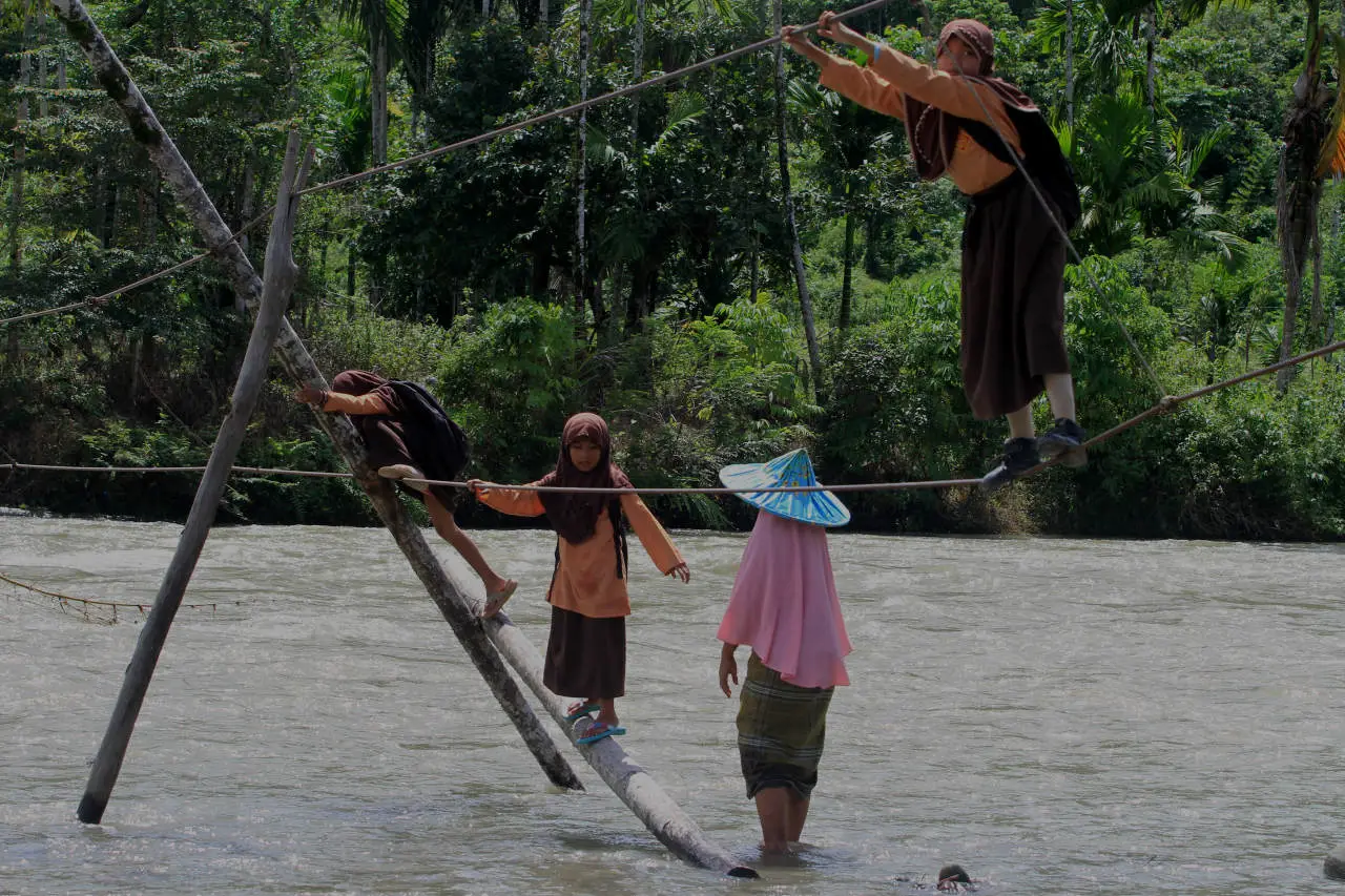 Demi Menuntut Ilmu,...