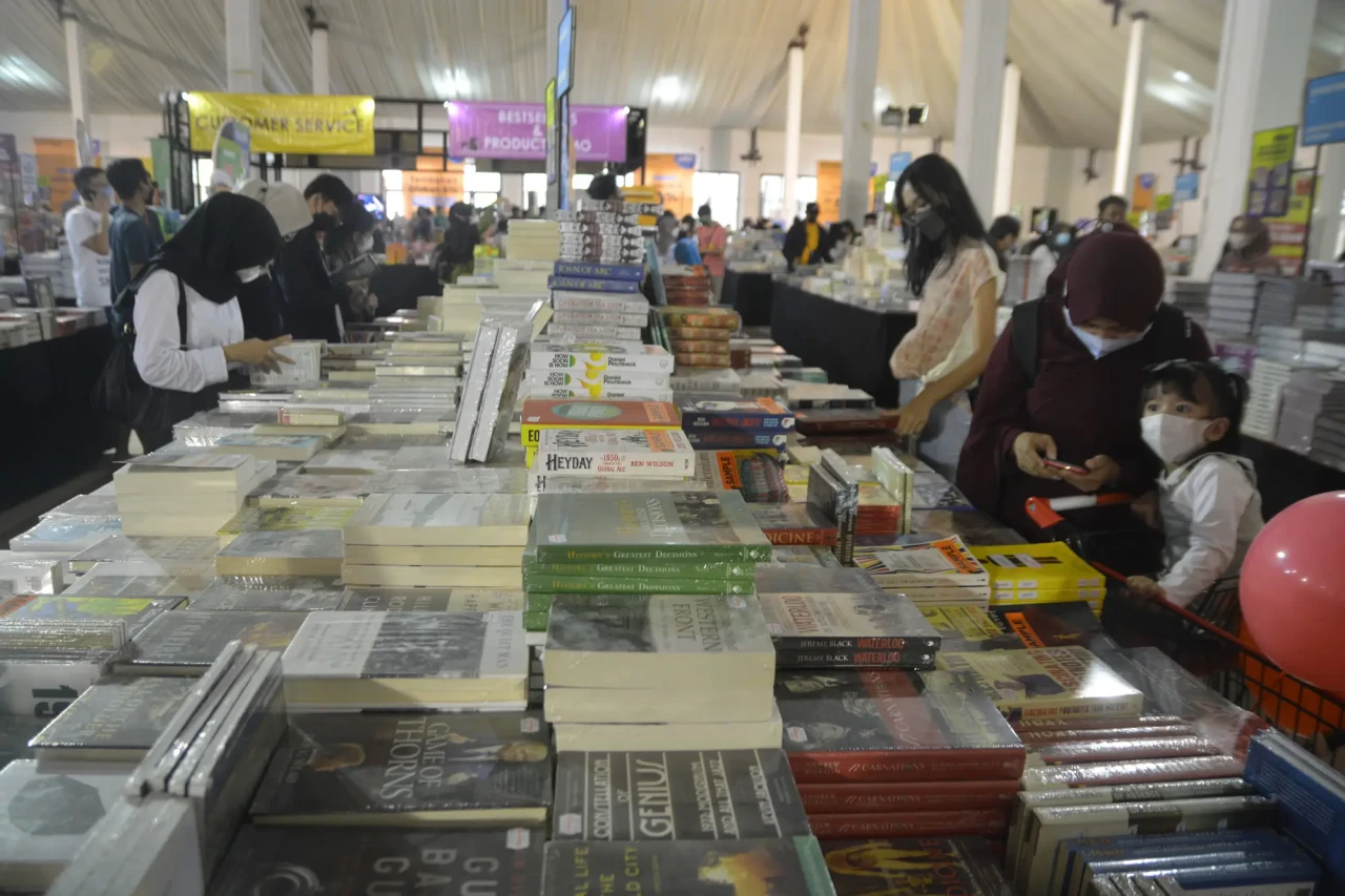 Berburu Jutaan Buku...