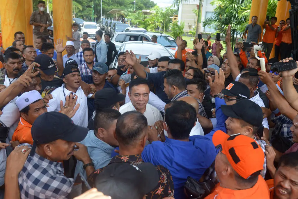 Bebas Bersyarat, Eks...