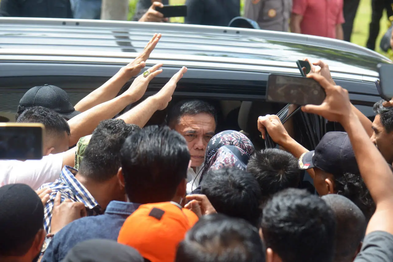 Bebas Bersyarat, Eks...