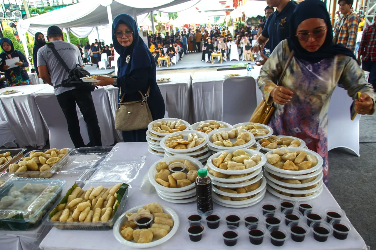 Serunya Lomba Makan...