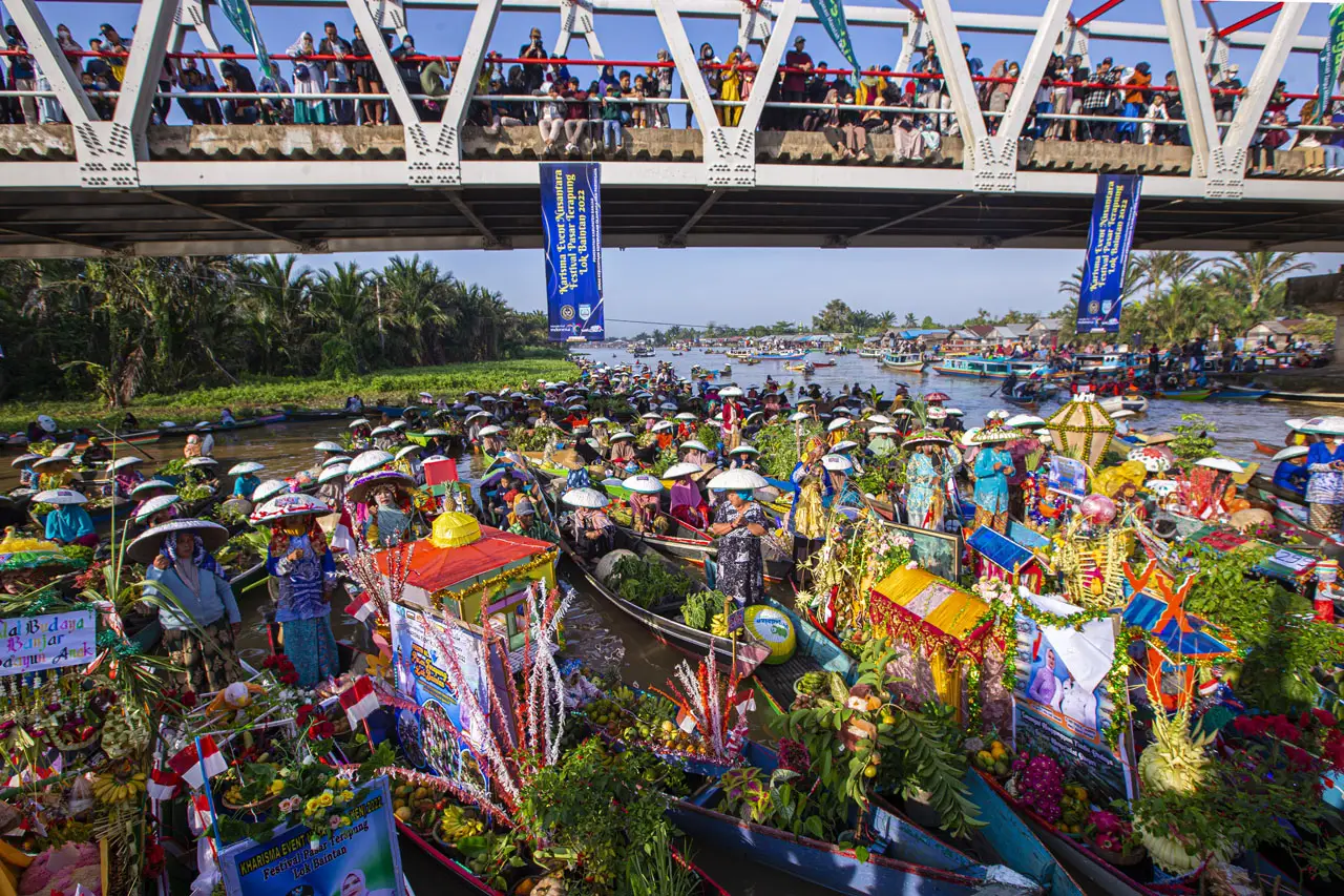 Festival Pasar Terapung...