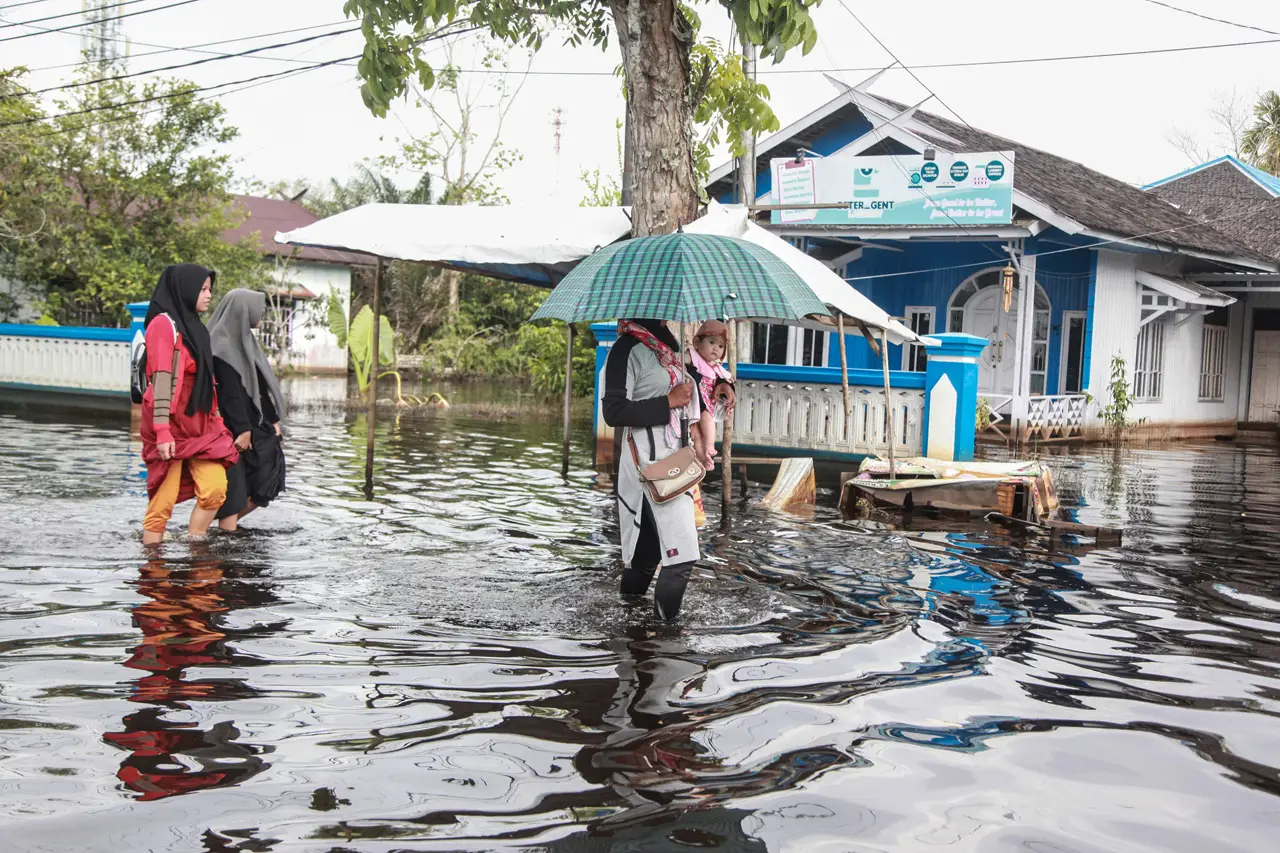 Dampak Banjir Luapan...