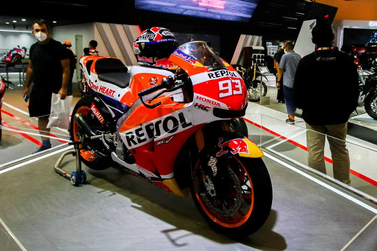 Replika Motor Pembalap...