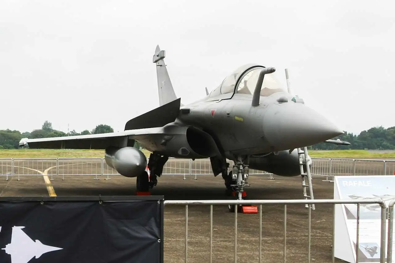 Pesawat Jet Rafale Mejeng...