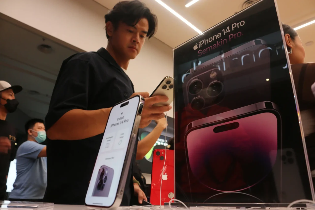 iPhone 14 Resmi Hadir...