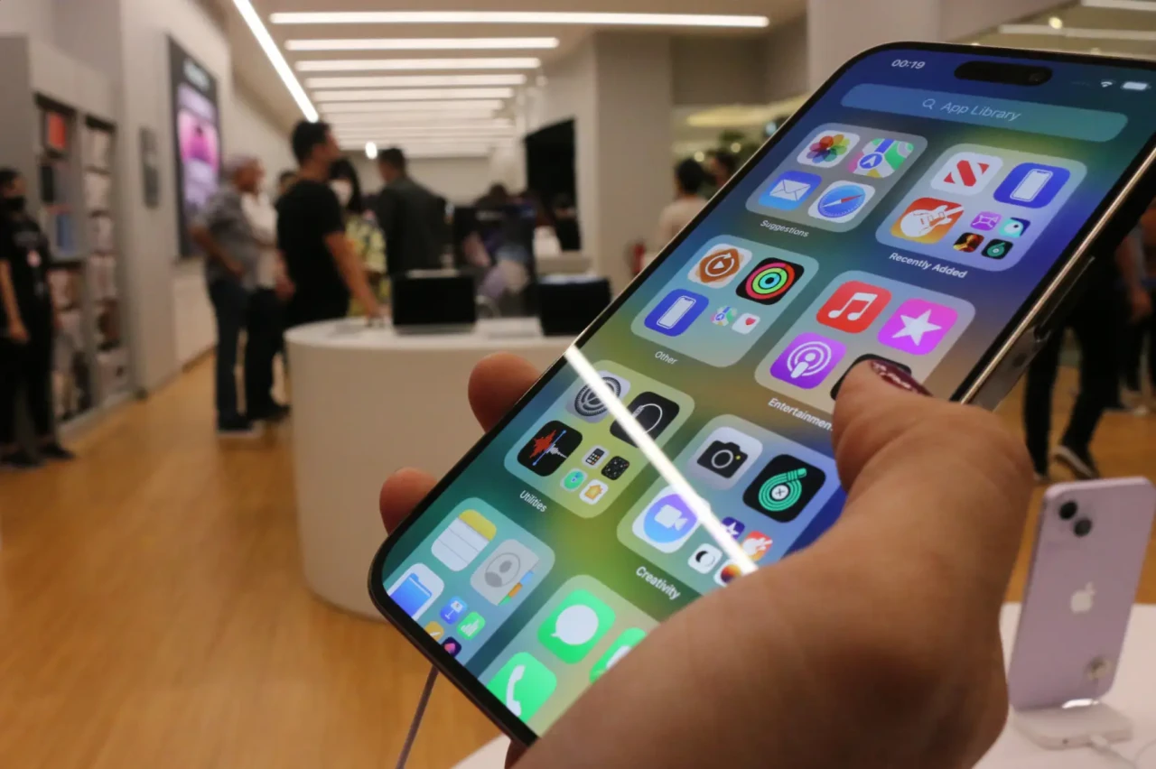 iPhone 14 Resmi Hadir...