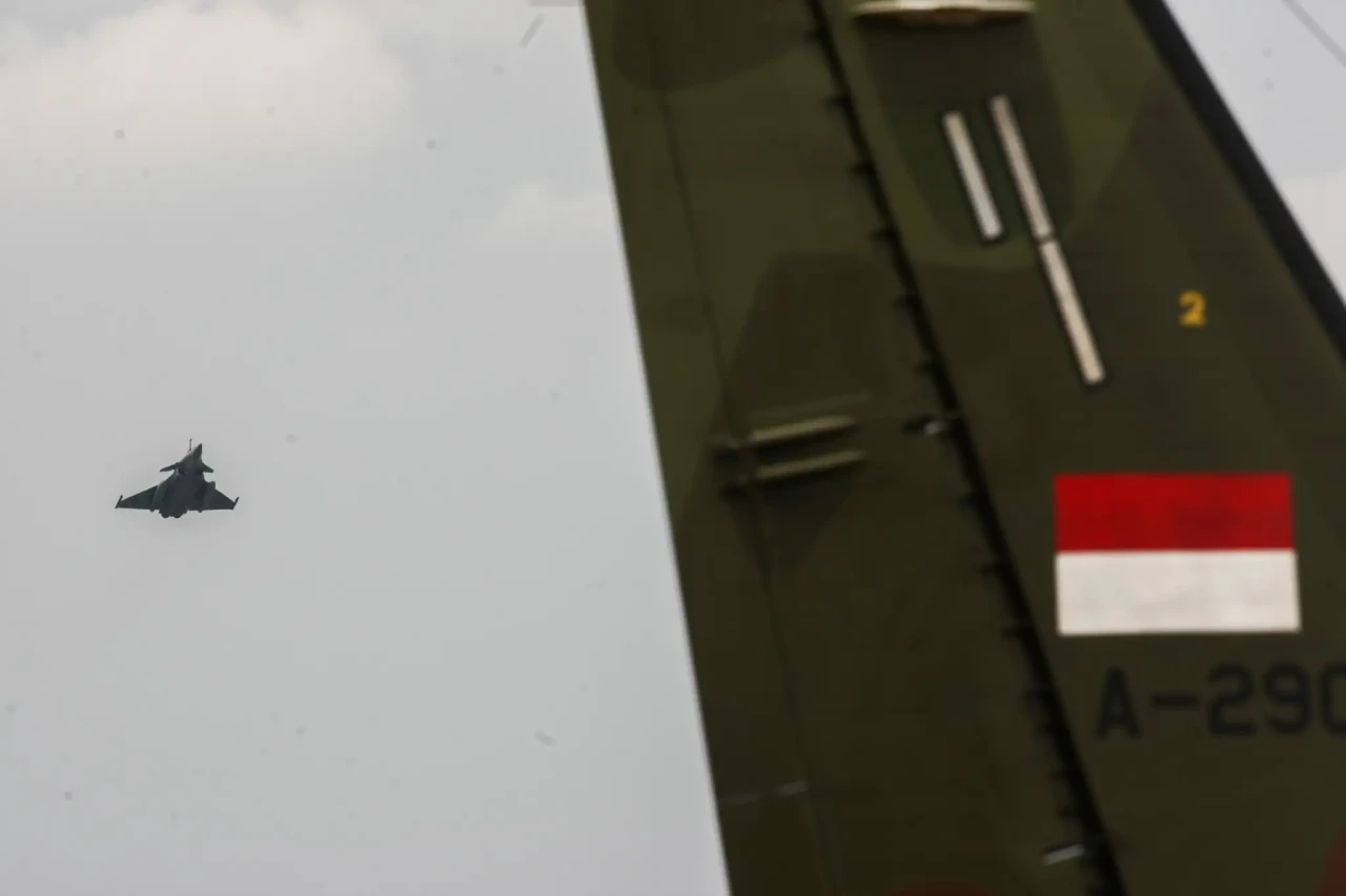 Terbang di Langit Jakarta,...