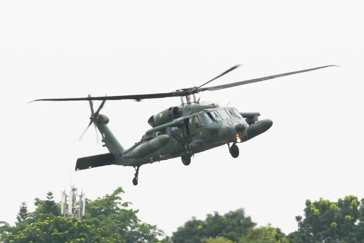 Helikopter S-70 Black...