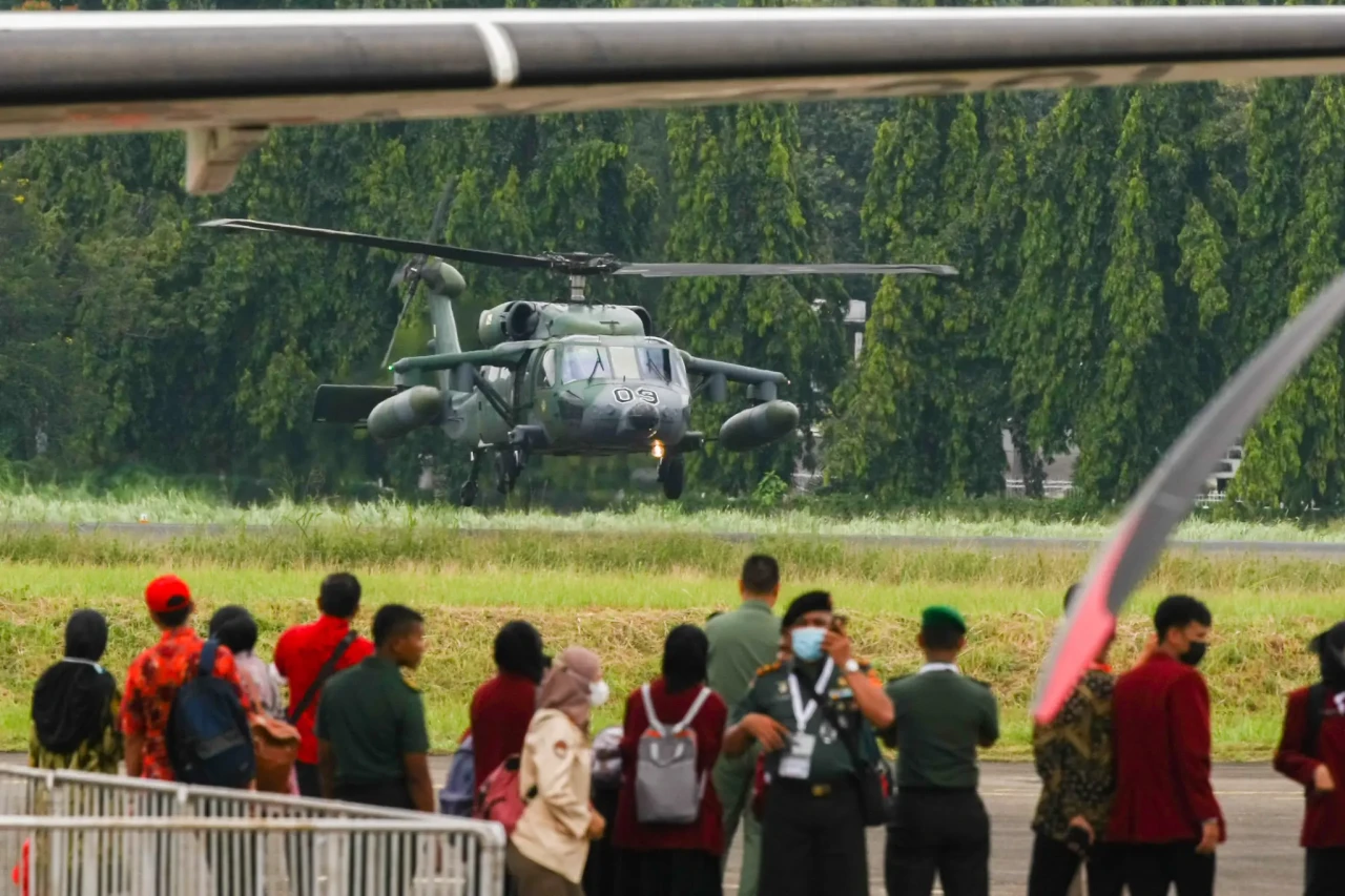 Helikopter S-70 Black...