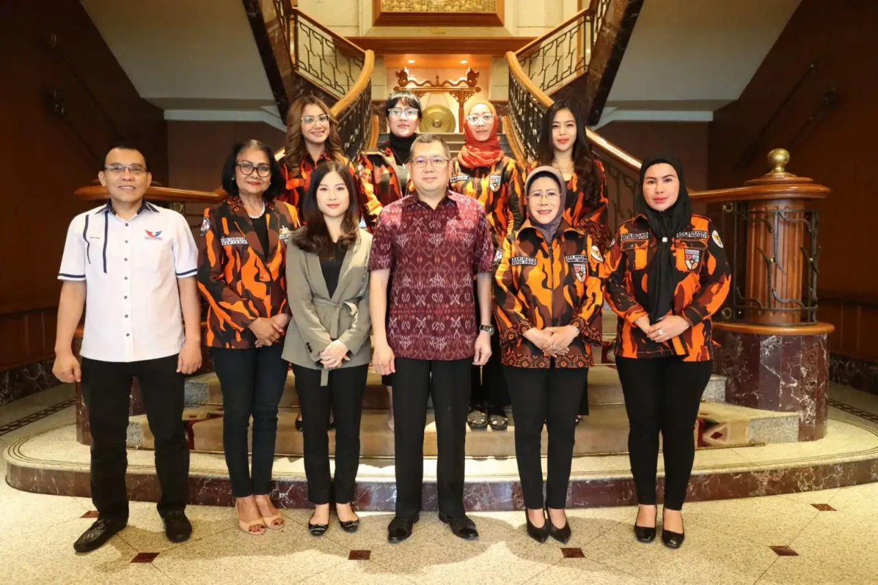 Hary Tanoesoedibjo Terima...
