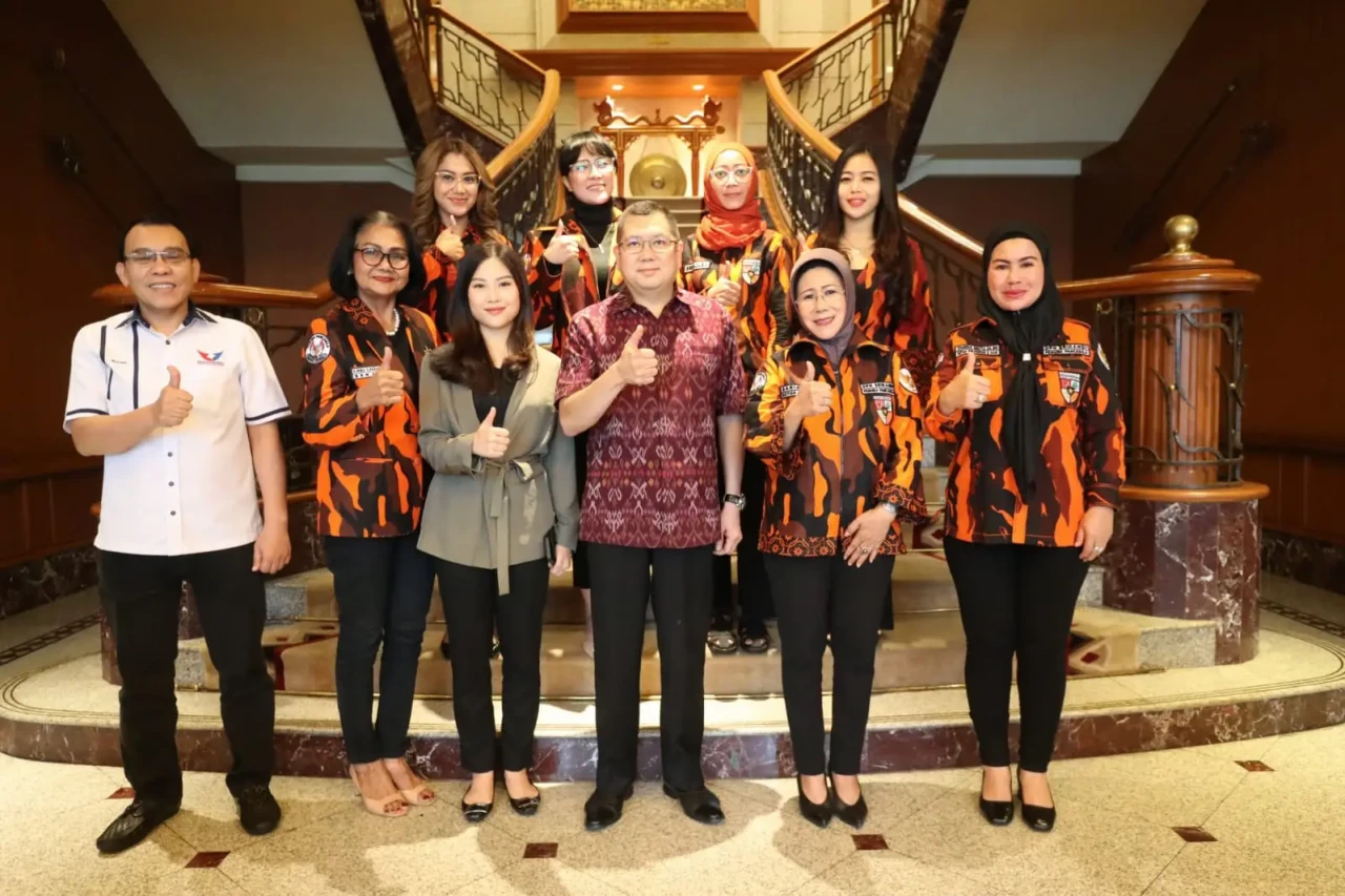 Hary Tanoesoedibjo Terima...