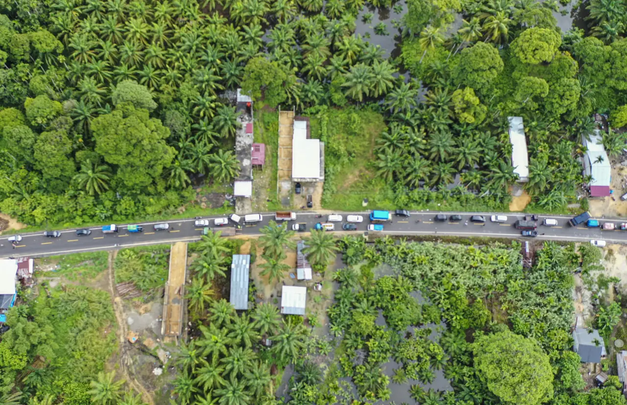 Jalan Lintas Aceh Selatan-Medan...